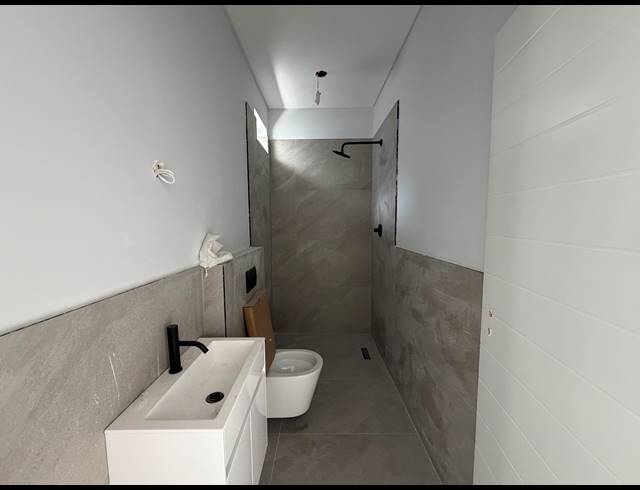 5 BEDROOM HOUSE FOR SALE IN SANDOWN